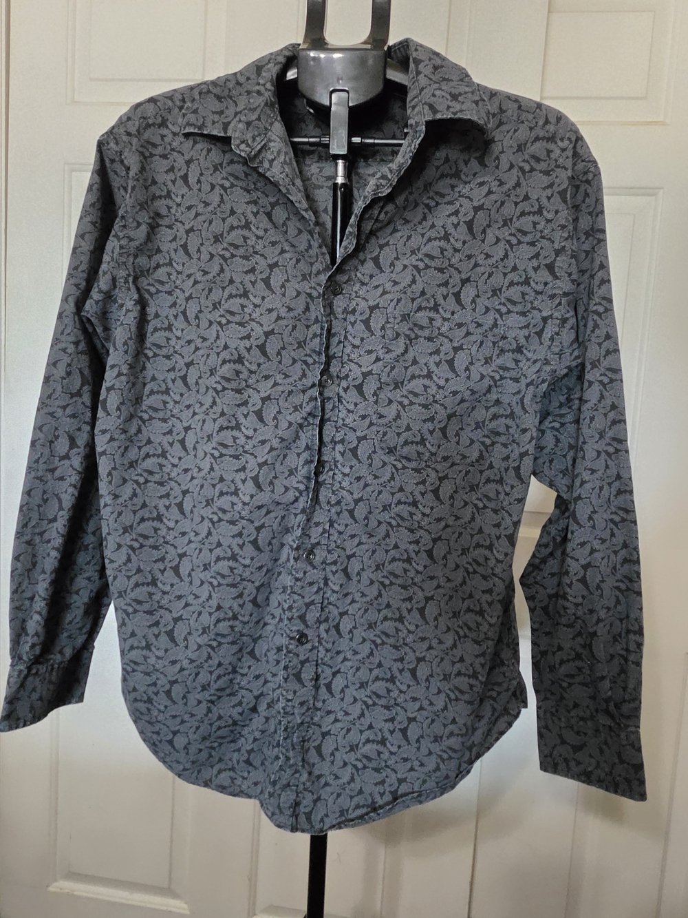 Roundtree & Yorke Men’s Large Shirt Grey Black Leaf Print Button Down Long Sleev